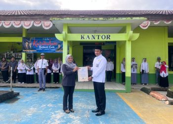 Bawaslu Ajak Siswa MAN 1 Pesisir Barat Jadi Pemilih Cerdas Lewat Pengawasan Partisipatif