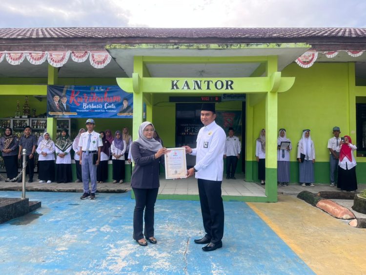 Bawaslu Ajak Siswa MAN 1 Pesisir Barat Jadi Pemilih Cerdas Lewat Pengawasan Partisipatif