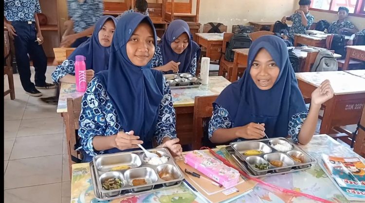Keluhan Makanan Gratis Muncul di Pagelaran, Siswa SD-SMP Soroti Mutu Sajian MBG