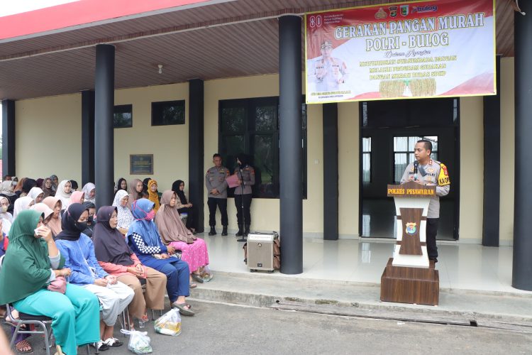 Polres Pesawaran dan Polda Lampung Gelar Gerakan Pangan Murah, Salurkan 2 Ton Beras untuk Masyarakat