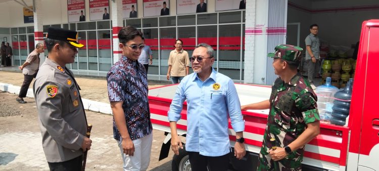 Menteri Koordinator Pangan Zulkifli Hasan Kunjungi Koperasi Merah Putih Lampung Selatan, Dukung Pengurus Jadi PPPK