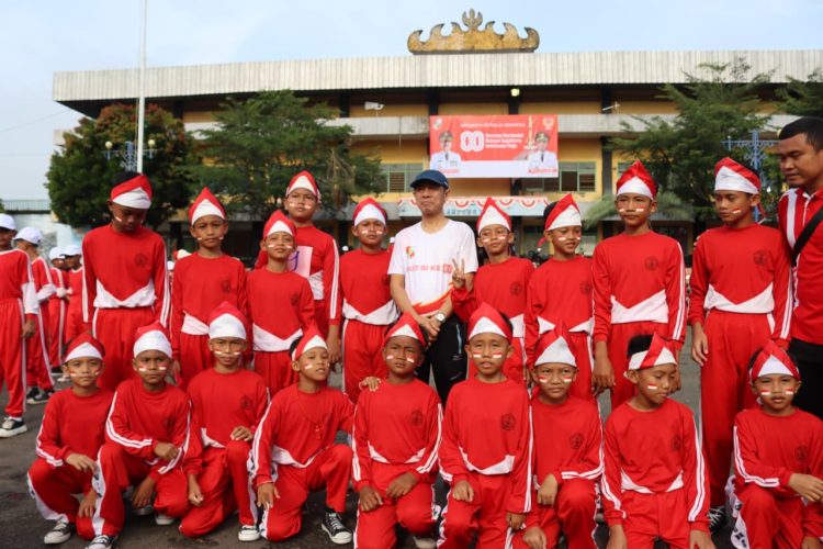 Lomba Gerak Jalan SD/MI HUT RI ke-80 di Lampung Utara, Wakil Bupati Romli Resmi Buka