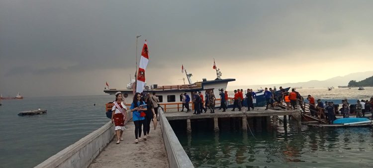 Lampung Catat Sejarah, Kibarkan Bendera Merah Putih di Atas Permukaan Laut