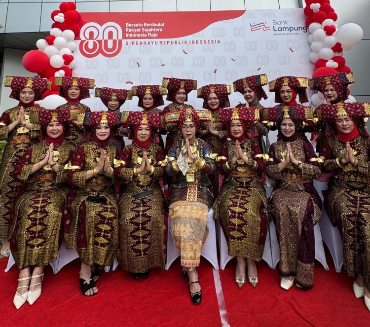 IKBL Tampil Memukau dengan Siger Mighul, Angkat Budaya Lampung di HUT RI ke-80