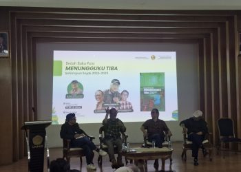 Bedah Buku “Menungguku Tiba”: Dua Doktor, Dua Cara Membaca Puisi Isbedy Stiawan ZS