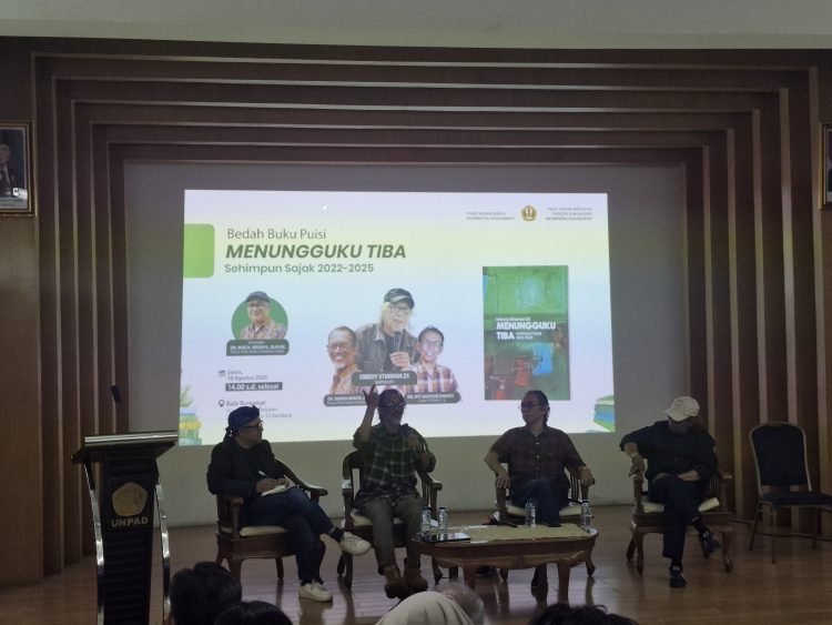 Bedah Buku “Menungguku Tiba”: Dua Doktor, Dua Cara Membaca Puisi Isbedy Stiawan ZS