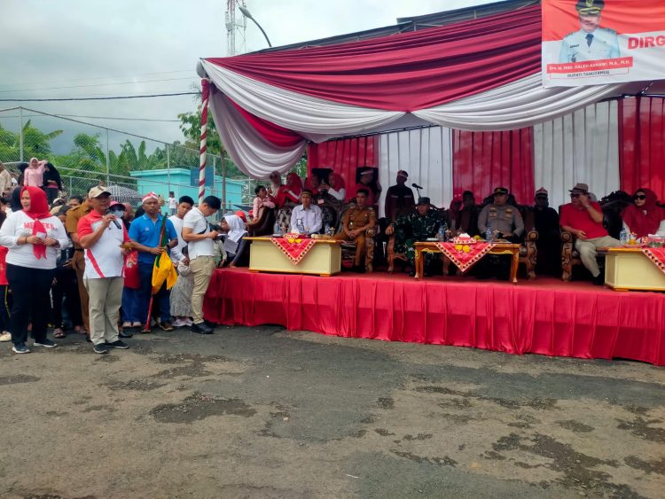 Ribuan Peserta Ramaikan Lapangan Merdeka Kotaagung di Karnaval HUT RI