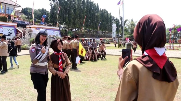 Polwan Polres Tanggamus Gelar Kampanye “Rise and Speak” di Apel Besar HUT ke-64 Pramuka, Dorong Kesadaran Anti Kekerasan