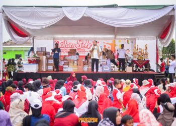 Pesawaran Meriahkan Jalan Sehat Bersama Wabup Antonius Muhammad Ali, Ribuan Warga Ikut Serta