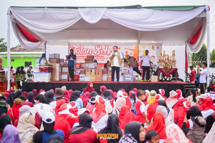 Pesawaran Meriahkan Jalan Sehat Bersama Wabup Antonius Muhammad Ali, Ribuan Warga Ikut Serta