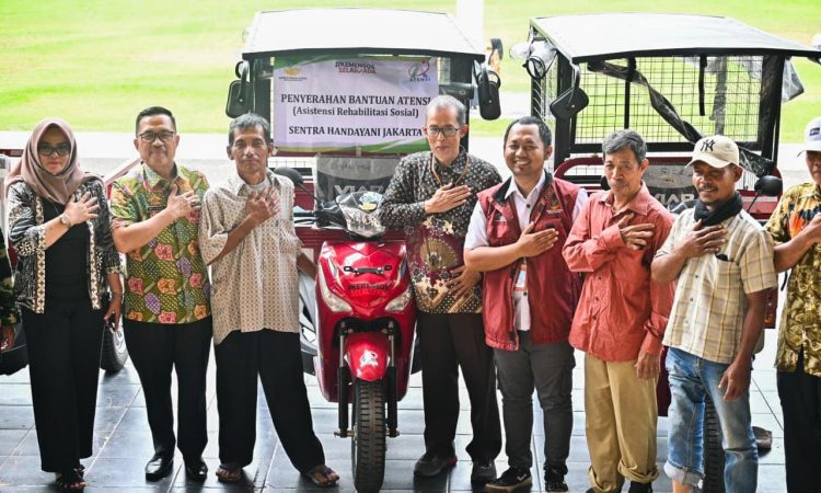 Pemkab Pesawaran Salurkan Lima Unit Kendaraan Roda Tiga untuk Penyandang Disabilitas, Tingkatkan Kemandirian dan Usaha