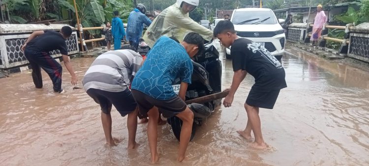 Banjir dan Erosi Kembali Terjang Desa Sukajaya Lempasing, Ribuan Warga dan Pengendara Terdampak