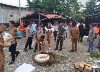 Personel Polres Tanggamus Diterjunkan, Gabung Tim Ekspedisi Perbaikan Jembatan Gantung di Pematang Sawa