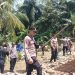 Polres Tanggamus dan Warga Gotong Royong Bersihkan Rumah Pascagempa di Semaka