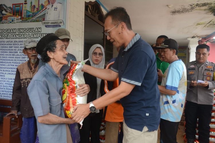 Pemkot Bandar Lampung Salurkan Bantuan Beras, Warga Terdampak Banjir Rasakan Kepedulian Pemerintah