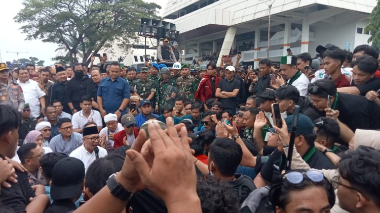 Aksi Damai Mahasiswa Lampung: 13 Tuntutan Strategis Disuarakan di DPRD