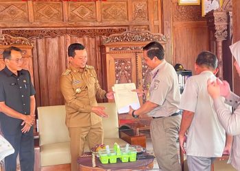 BPN Pringsewu Serahkan Puluhan Lembar Sertifikat Aset Pemda