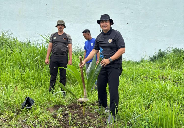 Dukung Program Menteri IMIPAS, Lapas Narkotika Bandar Lampung Manfaatkan Lahan untuk Tanam Pohon Kelapa Tingkatkan Ketahanan Pangan