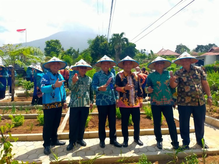 TP PKK Tanggamus Resmikan Kebun TOGA “Munyai Mekhawan” dan Gelar Panen Raya, Dorong Pola Hidup Sehat dan Kemandirian Pangan