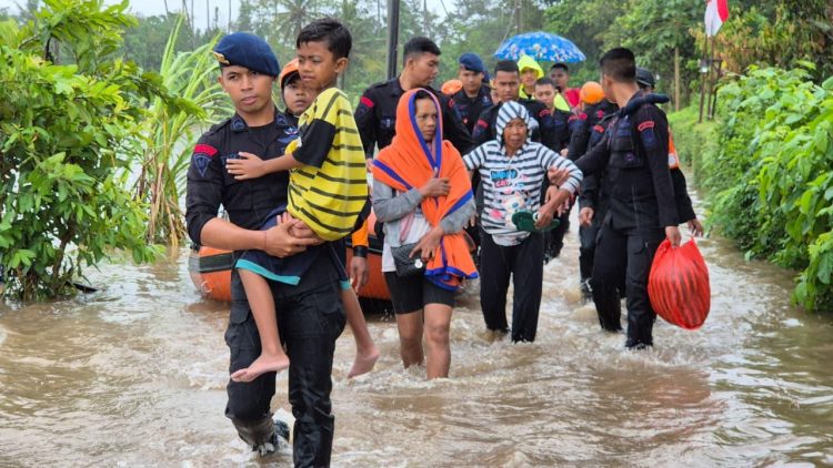 Polri All Out Tangani Bencana Bali: Dari Logistik Hingga Trauma Healing untuk Korban Banjir dan Longsor