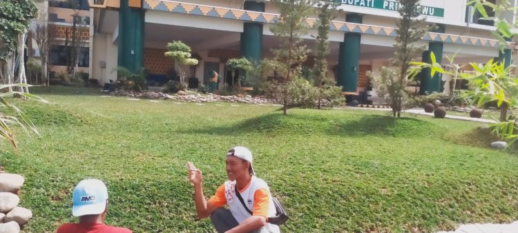 Rehabilitasi Taman Depan Kantor Bupati Pringsewu Didanai CSR Bank Lampung, Bupati Turun Tangan Perbaiki Kekurangan