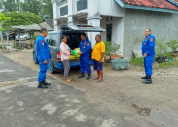 Sat Polair Polres Lampung Selatan Bagi-Bagi Beras Murah untuk Nelayan, Warga Antusias Serbu Bantuan di Pesisir