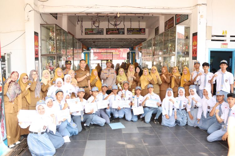 Jadi Pembina Upacara di SMA 1 Kotabumi, Kapolres Lampung Utara Ingatkan Bahaya Kenakalan Remaja yang Bisa Hancurkan Masa Depan