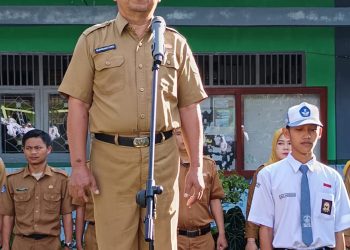 Upacara Bendera SMA Negeri 1 Kebun Tebu Berlangsung Haru, Kepala Sekolah Supriantoro Purna Tugas Setelah Tiga Tahun Mengabdi