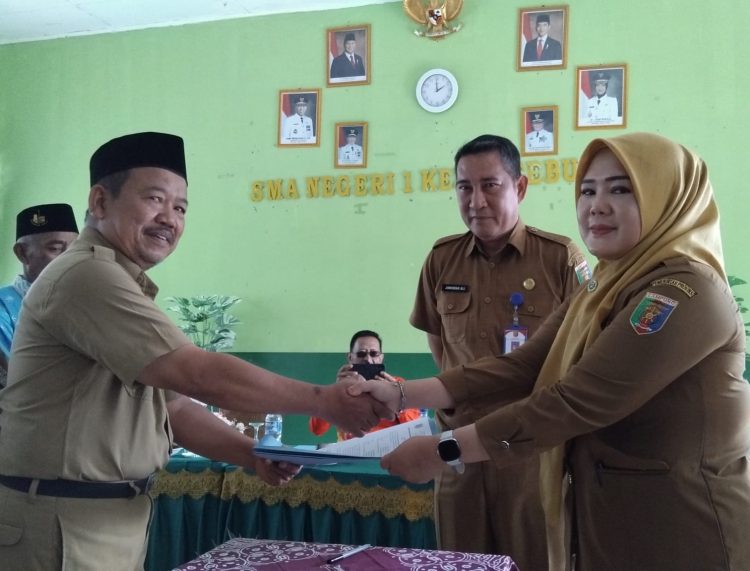Serah Terima Jabatan Kepala SMAN 1 Kebun Tebu, Emma Haryani Resmi Jadi Plt, Disambut Penuh Harapan