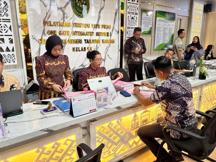 JPU Kejari Pringsewu Limpahkan Berkas Kasus Tipikor Penyaluran Kredit BRI ke Pengadilan Tipikor PN Tanjung Karang