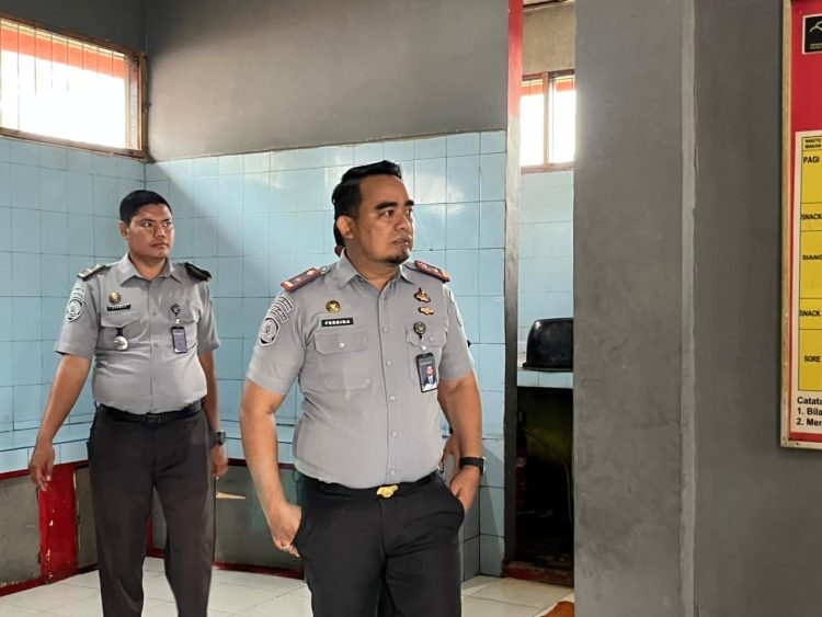 Kalapas Dharmasraya Tinjau Area Dapur, Lakukan Penataan Ulang untuk Tingkatkan Efisiensi dan Standar Kebersihan