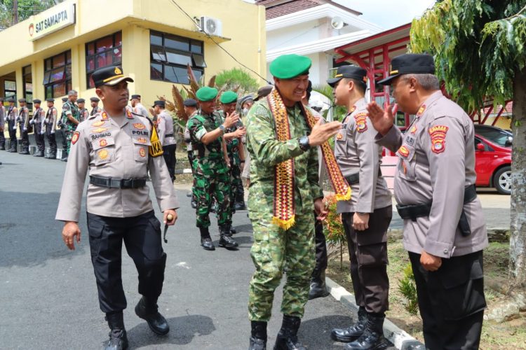 Pangdam XXI/Radin Inten Mayjen TNI Kristomei Sianturi Kunjungi Polres Tanggamus, Tegaskan Soliditas TNI-Polri Demi Keamanan dan Pembangunan Daerah