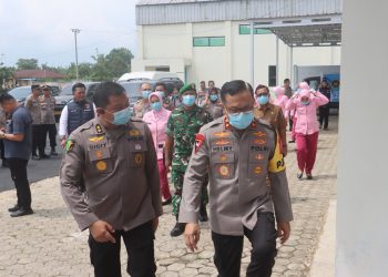Kapolda Lampung dan Ketua Bhayangkari Pantau Langsung Distribusi 4.074 Porsi Makan Bergizi Gratis di Lampung Selatan