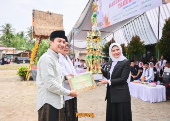 Bupati Pesawaran Ajak Santri Jadi Pelaku Peradaban Dunia di Peringatan Hari Santri Nasional 2025