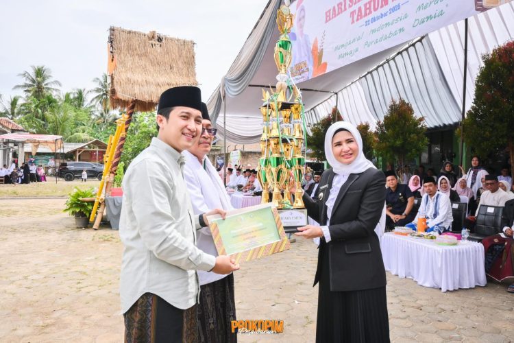 Bupati Pesawaran Ajak Santri Jadi Pelaku Peradaban Dunia di Peringatan Hari Santri Nasional 2025