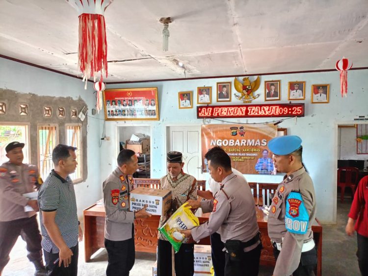 Jumat Berkah Polsek Kota Agung: Bagi-bagi Sembako untuk Lansia dan Penyandang Disabilitas, Warga Tanggamus Tersentuh Hati