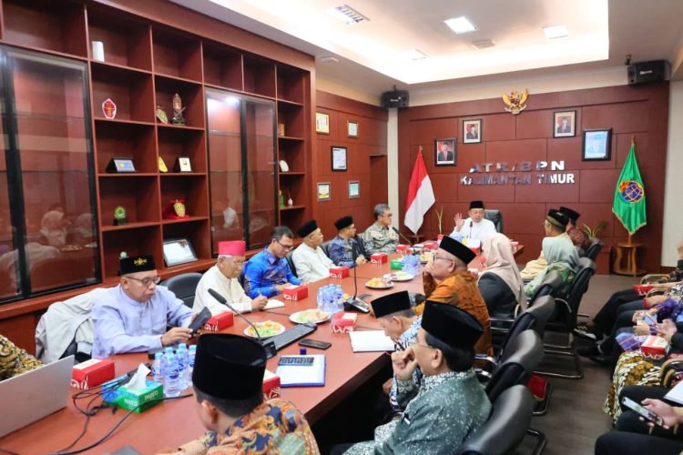 Menteri Nusron Bahas Sertifikasi Tanah Wakaf dan Rumah Ibadah di Kaltim: “Dari Hati ke Hati”