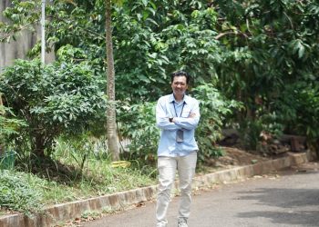 Lirisisme Waktu dan Kepekaan Alam dalam Puisi “Senyum yang Mengalir di Antara Gugur” Karya Muhammad Alfariezie: Meditasi Puitik tentang Kehilangan dan Kehidupan