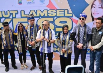 Jetski Geber Selat Sunda! Zita Anjani Buka Lamsel Fest 2025 dengan Aksi Spektakuler, Zulhas Umumkan Proyek Raksasa untuk Lampung Selatan