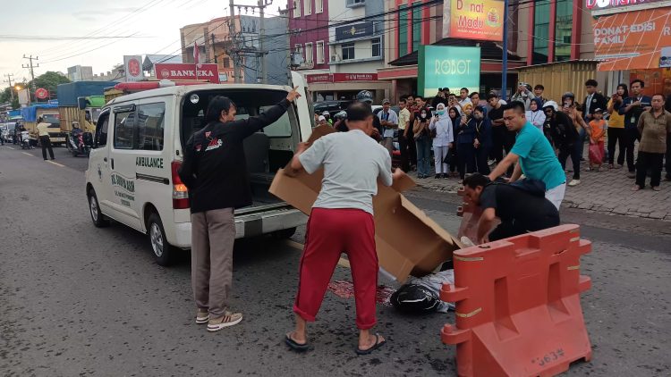 Kecelakaan Mengerikan di Depan Candra Store Pringsewu, Satu Pengendara Sepeda Motor Tewas di Tempat