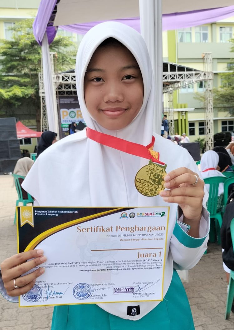 Dzafirah Adeliaputri Harumkan Nama SMP MuAD Metro, Raih Juara 1 Lomba Baca Puisi PorseniMu Lampung 2025