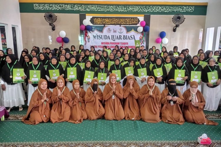 Merencanakan Husnul Khatimah: 109 Santri Lansia Al-Ishlah Wisuda, Belajar Seni Menyambut Kematian dengan Tenang dan Ikhlas