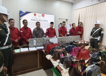 Kejati Lampung Bongkar Rumah Mantan Bupati Pesawaran, Barang Mewah & Mobil Mewah Disita Senilai Rp45 Miliar