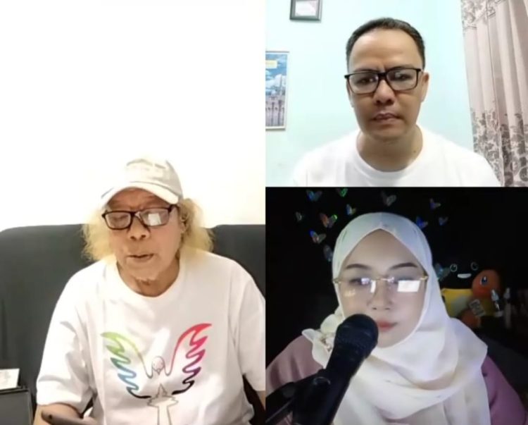 Baca Puisi Dua Penyair Satu Komal Sukses di TikTok