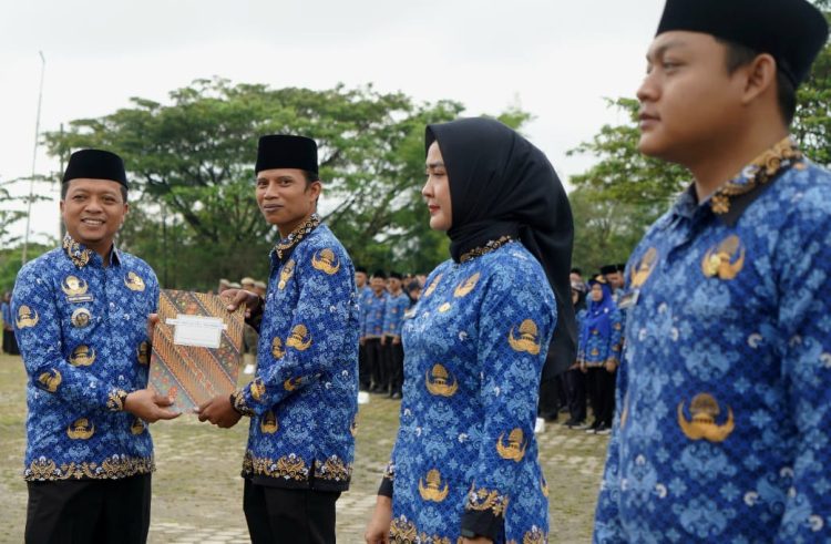 Apel Perdana 2026, Pringsewu Serahkan SK PPPK