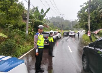 Polisi Perketat Simpang Tiga Mutun Saat Libur Tahun Baru
