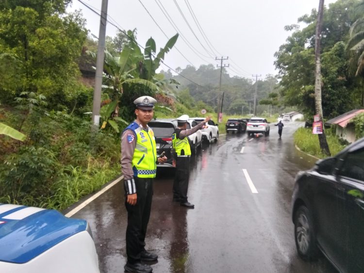 Polisi Perketat Simpang Tiga Mutun Saat Libur Tahun Baru