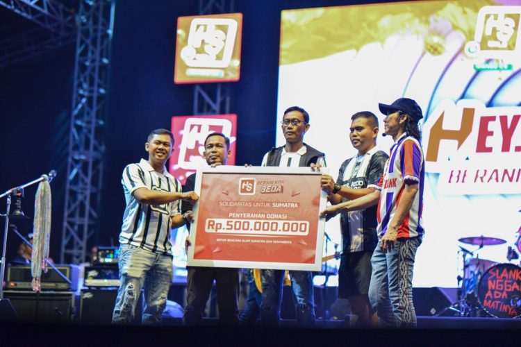 HS Gandeng Slank, Donasi Ratusan Juta Diserahkan bagi Korban Banjir dan Longsor Sumatera