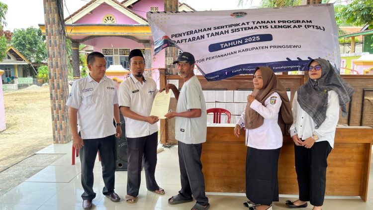 BPN Pringsewu Tuntaskan Pembagian Sertipikat PTSL Tahun 2025