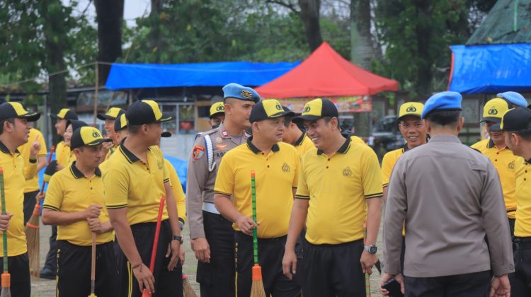 Lapangan Samber Rapi, Polisi Ajak Warga Peduli Lingkungan dan Fasilitas Umum